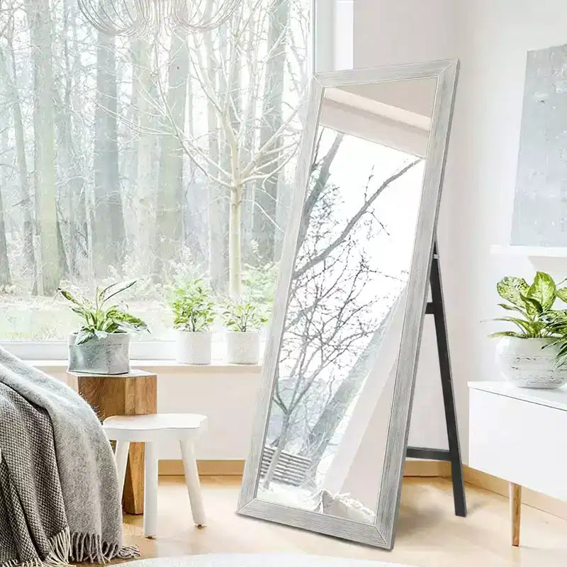 Miroir sur pied moderne