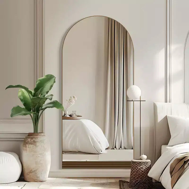 Miroir mural en bois à cadre cintré