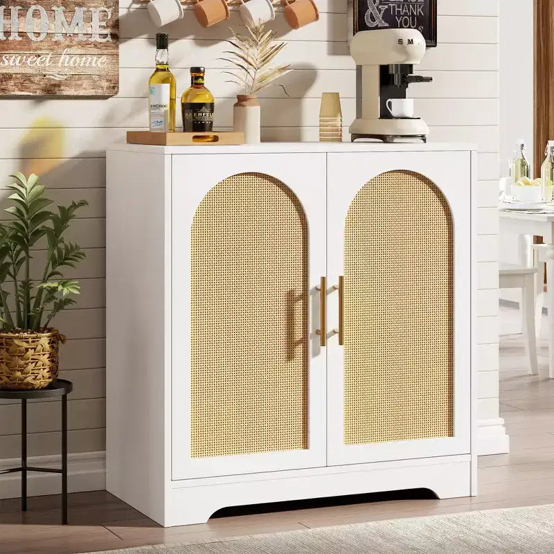 Meuble bas en rotin avec portes