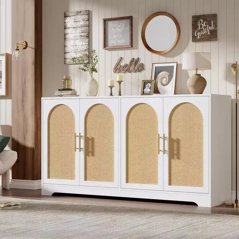 Meuble bas en rotin avec portes