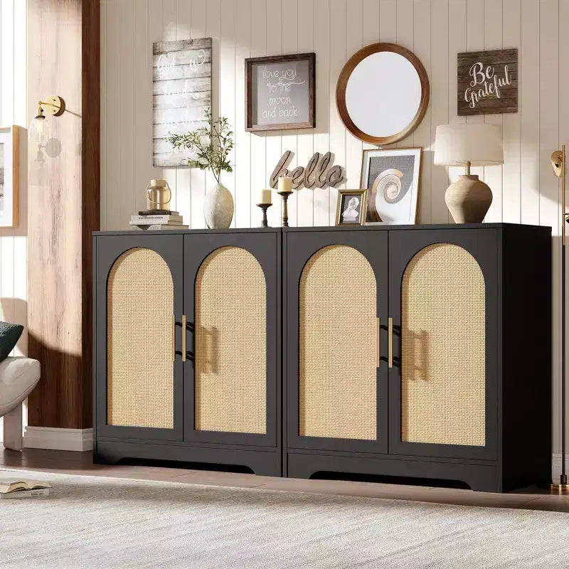 Meuble bas en rotin avec portes