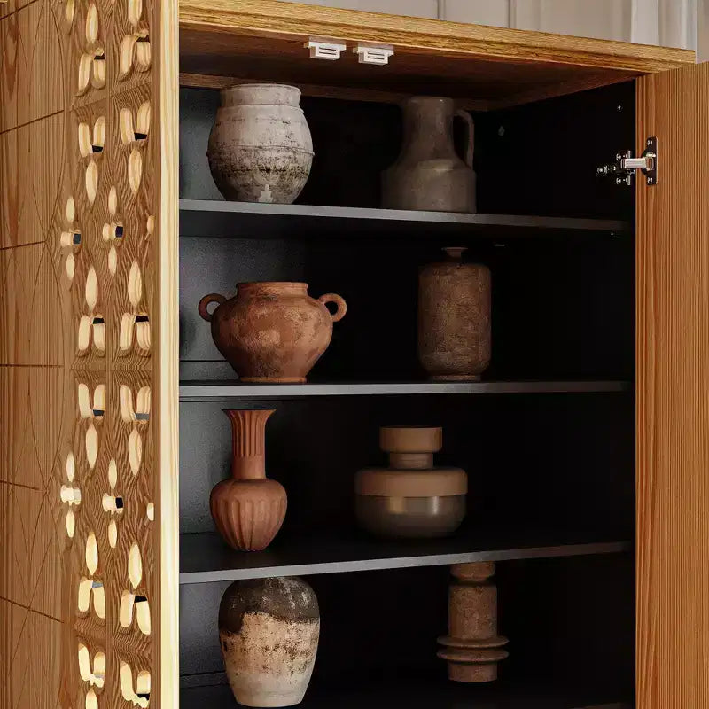 Vitrine de rangement sculptée