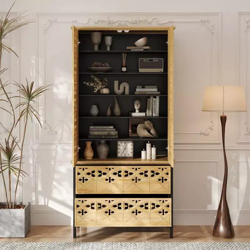 Vitrine de rangement sculptée